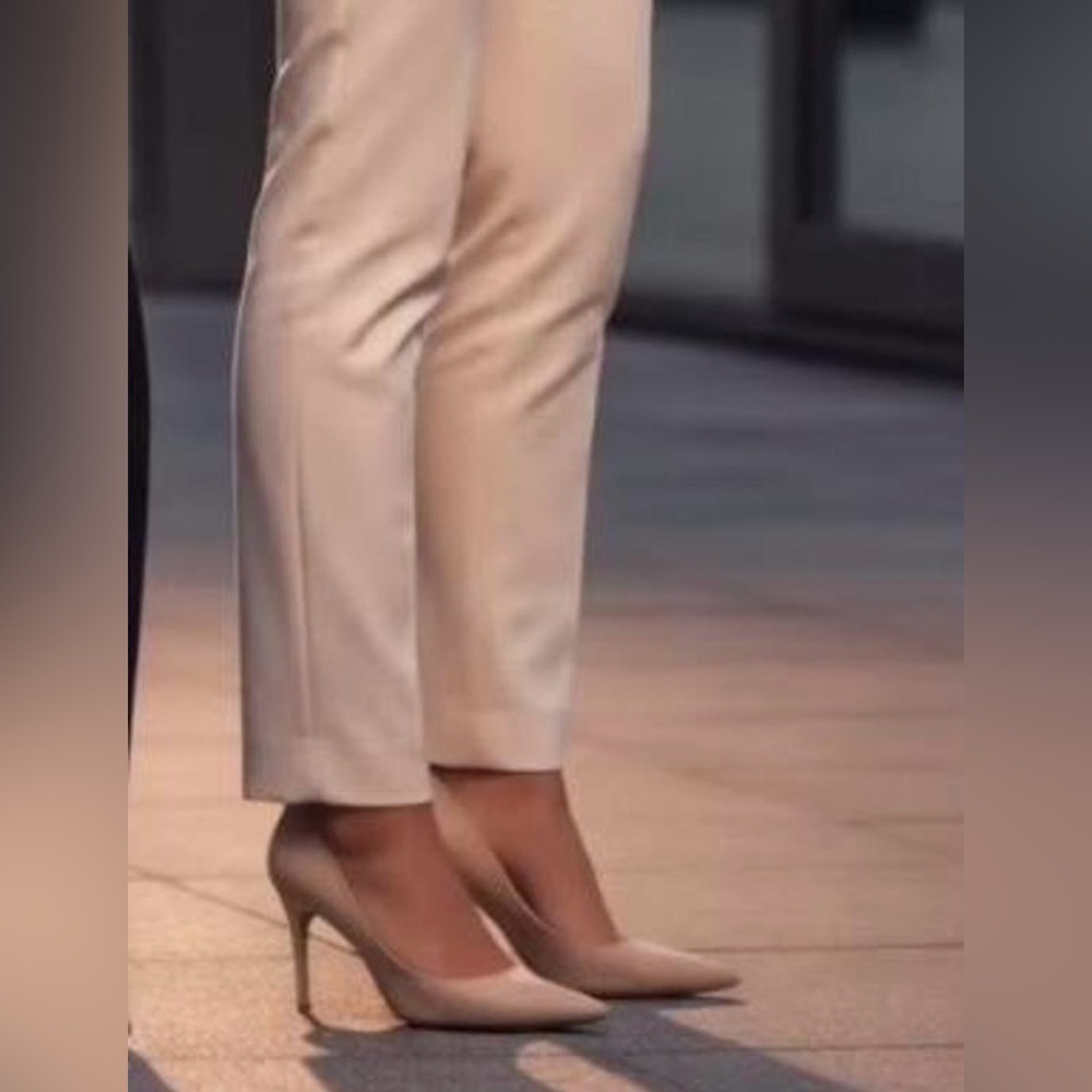 Nine West cream  pointed toe leather pumps stiletto shoes size 8 business casual